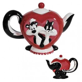 Pepe Le Pew and Penelope Mi Amor 26 oz. Teapot 